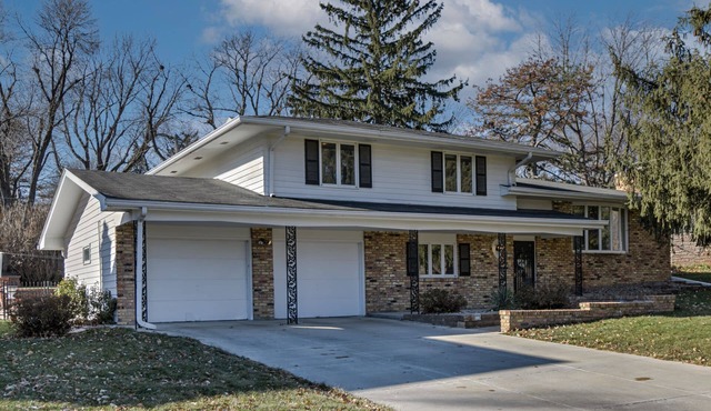 Spacious West Omaha Home- Sanitized & Group Ready