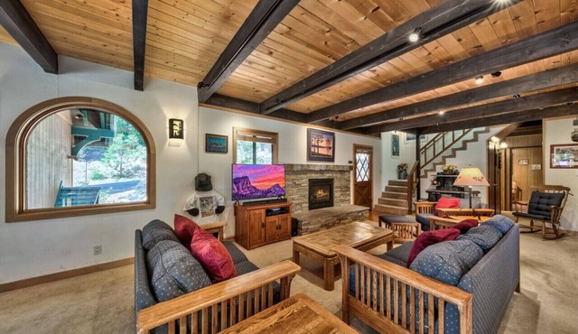 Spacious West Shore Cabin!