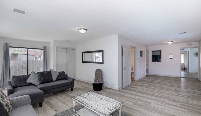 Spacious West Side Home away from Home!