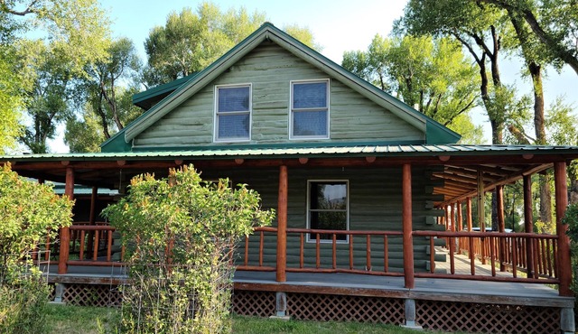 Spacious Western Lodge | Sleeps 10 | Rustic Luxury in Riverside, Wyoming