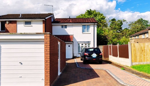 Spacious White House with parking, garden, Wi-Fi