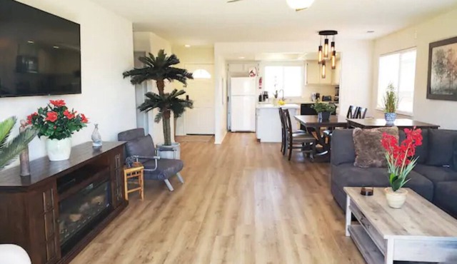 Spacious Whole Residence w/Bikes-Close to Beach!