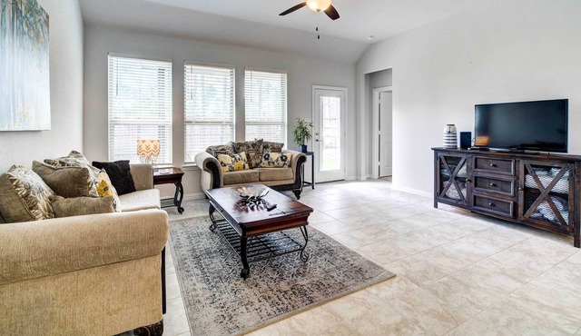 Spacious Willis Home - Pets Welcome!