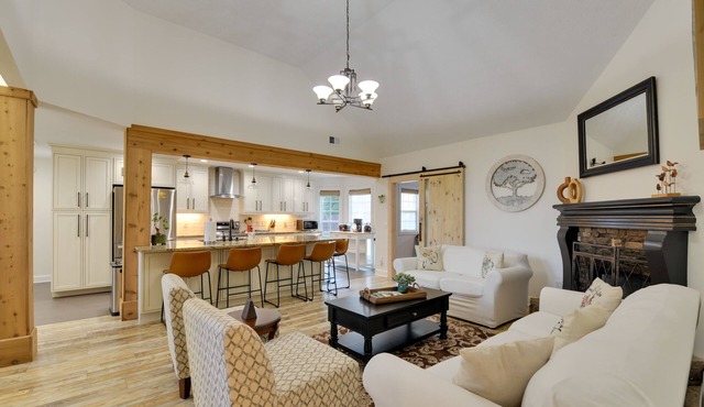 Spacious Winder Getaway w/Hot Tub + Game Room!