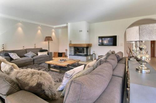 Spacious with large garden 4 min walk cable car