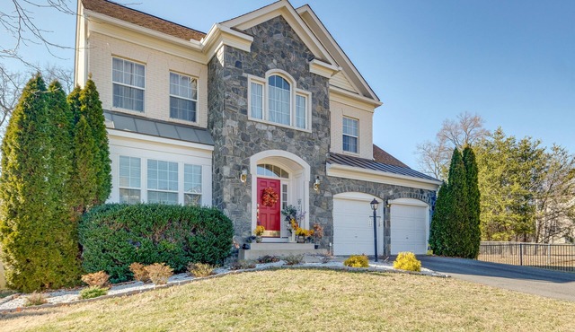 Spacious Woodbridge Home Near Leesylvania Park!