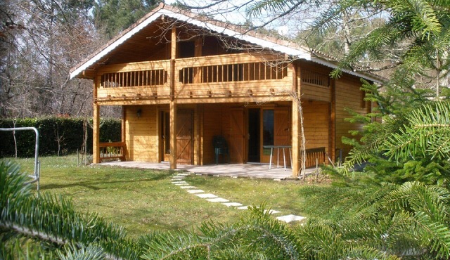 Spacious wooden chalet in a leisure park On the Bassin d'Arcachon