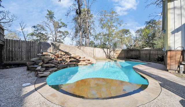Spacious Woodlands House with Amazing Amenities