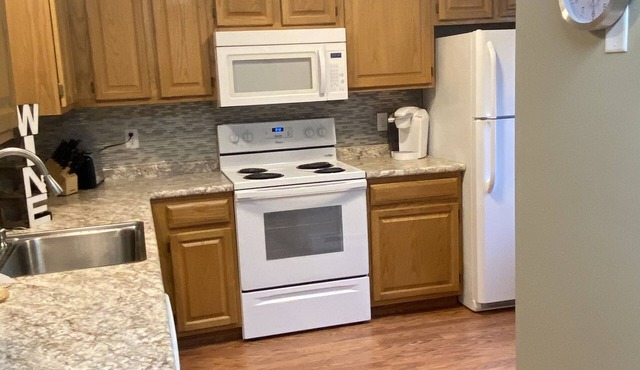 Spacious Year Round Condo Retreat to the White Mountains