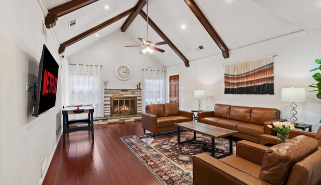 Spacious yet cozy 4-bedroom house in a PRIME Location in Dallas!