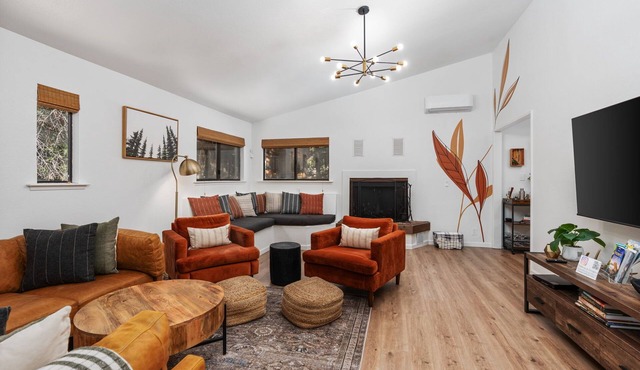 Spacious Yosemite Cabin - Projector - King Beds +EV-L2