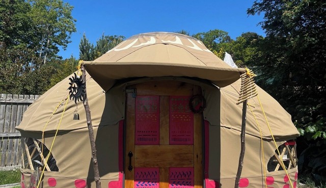Spacious Yurt - Sleeps 2 - River and mountain view