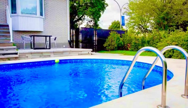 Spacious Zen Floor in Laval - Private Heated & Salt Pool, Garden & Piano