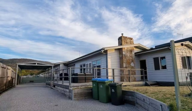 Spaciouse beach home, 400m walk to the beach