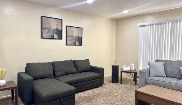 SpaciousHome with King Bed, Game Room & Washer/Dryer