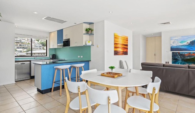 Spaciously Comfy Home With Balcony and BBQ