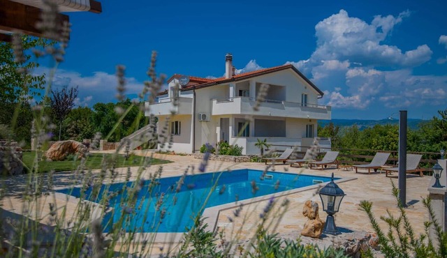 Spacius Villa, Heated Pool near Makarska and Split