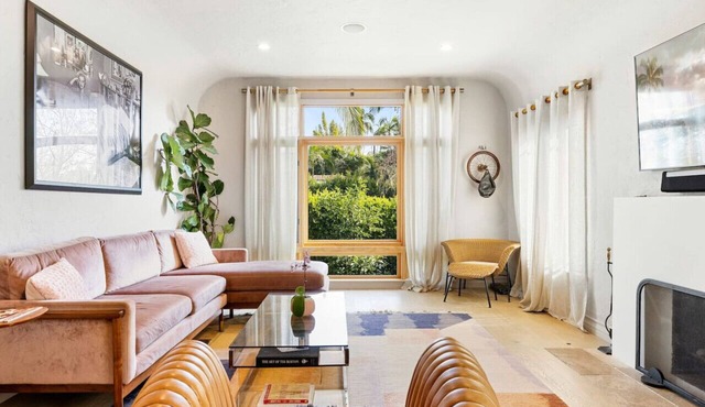 Spanish Bungalow in Trendy Los Feliz For Families