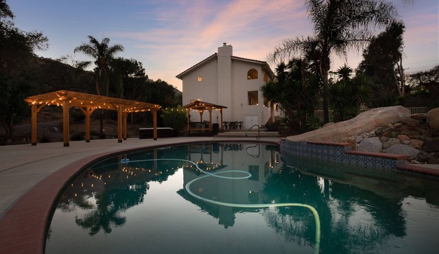 Spanish Casita With Game Room/Putting Green/ Beach VolleyBall/Pool Slide/Hottub!