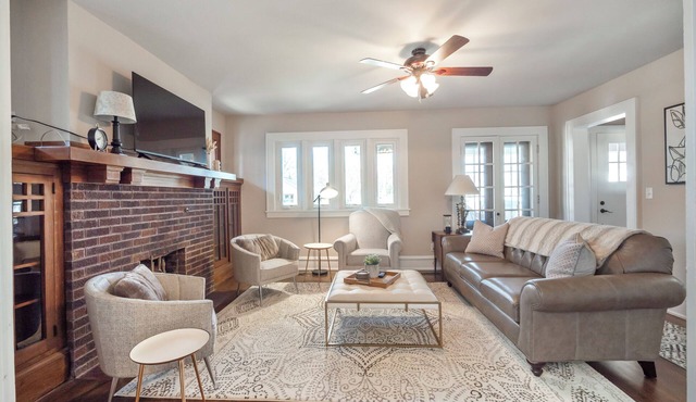 Spanish Charm 4bed/3bath Downtown Waupaca!