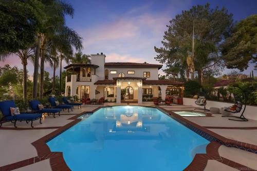 Spanish Hacienda Retreat With Pool And Guest House