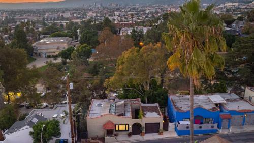 Spanish Revival Charm in Silver Lake w Patio BBQ Walkable Location Maltman Manor by AvantStay