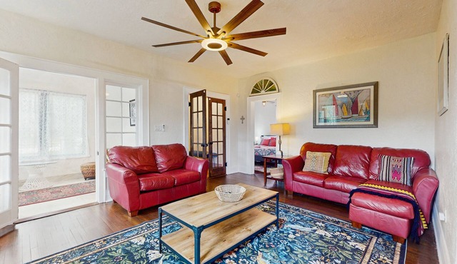 Spanish style home with lake view, fire pit and wifi