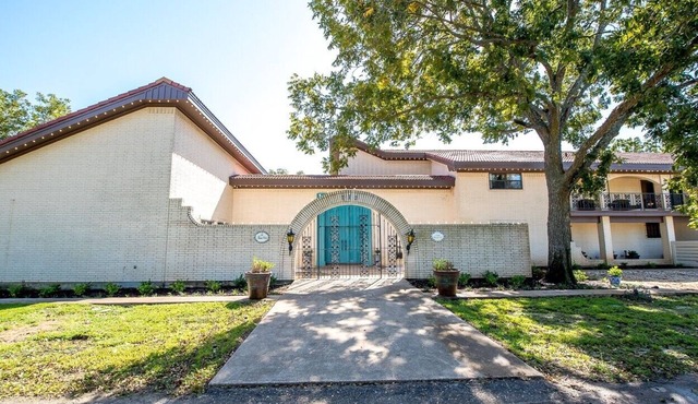 Spanish Style Mansion in NE Tx - Reunions, Group/Corp Retreats, Couples Weekend