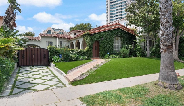 Spanish Villa Style With Luxury Furniture & Yard!