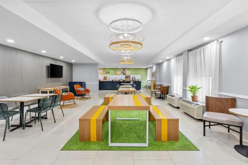 Spark by Hilton Des Plaines Chicago O'Hare