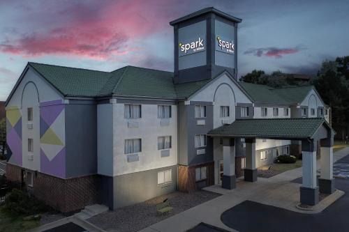 Spark by Hilton Lakewood Denver Southwest
