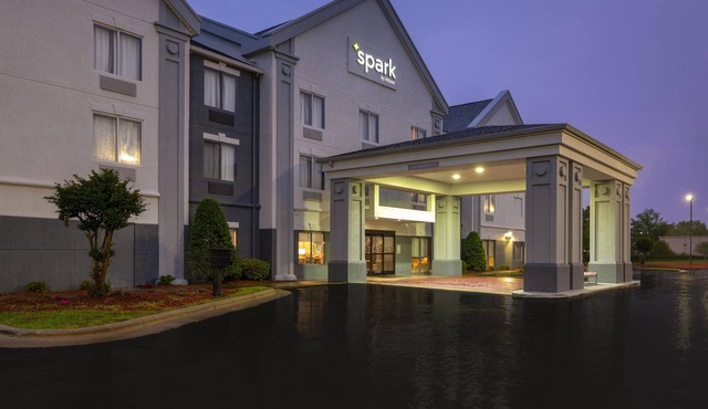 Spark by Hilton Smithfield I-95