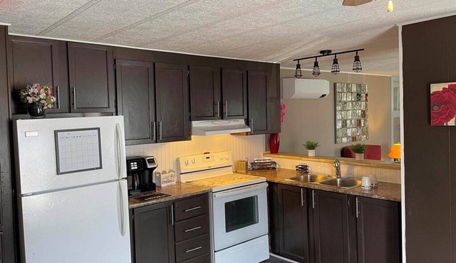 Sparkling 2 bdrm home a few minutes from beach & lighthouse