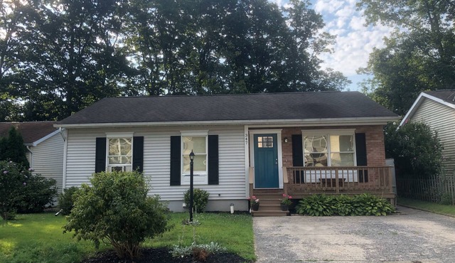 Sparkling clean bungalow close to campus