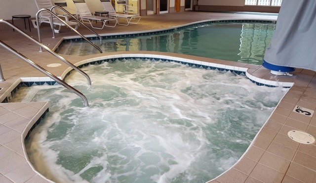 Sparkling Clean, Ideal Location includes use of Indoor & Outdoor Pools