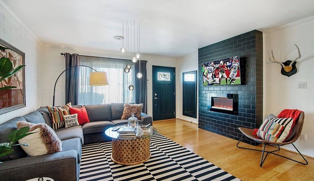 Sparkling Clean, Quite, Valley Ho, Perfect Location! Walk, Run, Bike, Baseball!