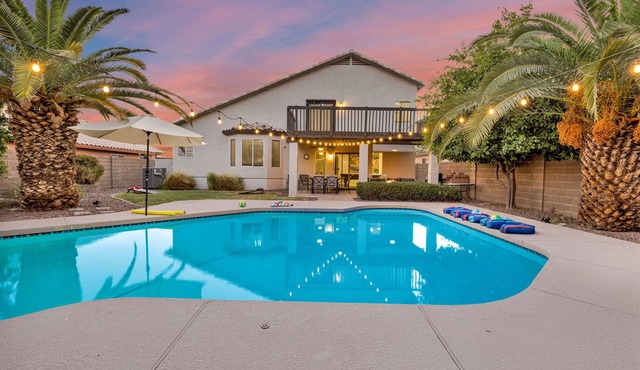 Sparkling Saltwater Pool Spa, Firepit, Wi-Fi 4BR/3BA Near Top Golf Courses