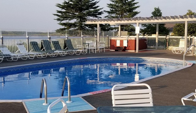 Sparkling Waters Beachfront, Pool&Hot Tub Access!