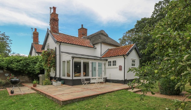 SPARROW COTTAGE, family friendly, country holiday cottage in Hoxne