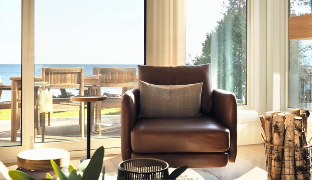 Sparrow Cottage on the Bay — Modern Waterfront Retreat in Meaford, Ontario