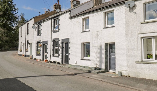 SPARROW COTTAGE, pet friendly, character holiday cottage in Keswick