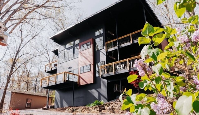 Sparrow House and Carolina Cottage- 2 lakeview homes, Sleeps 18