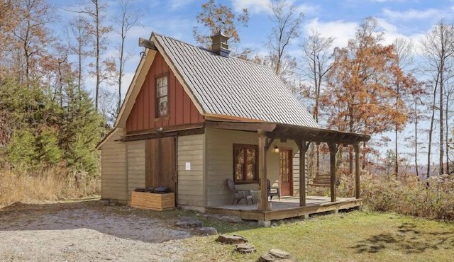 Sparrow Nest, Hot Tub, 20 min. from downtown Chattanooga!