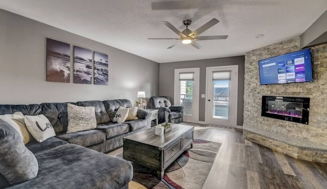 Sparrow's Nest - Stay at the lake, walk to Noah's Ark!