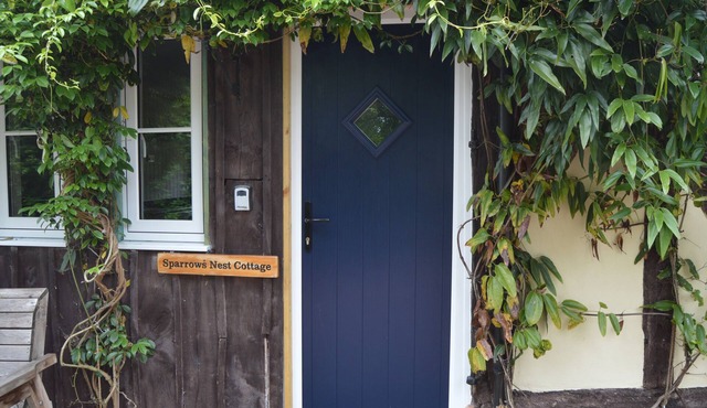 Sparrows Nest Cottage - sleeps 2 guests in 1 bedroom