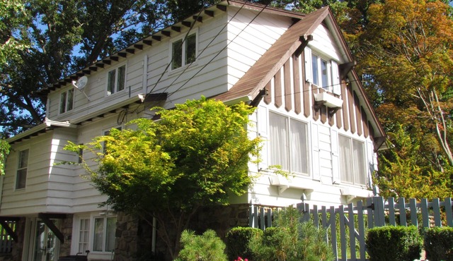 Sparta, NJ - Lakeside Retreat Only An Hour Away From NYC