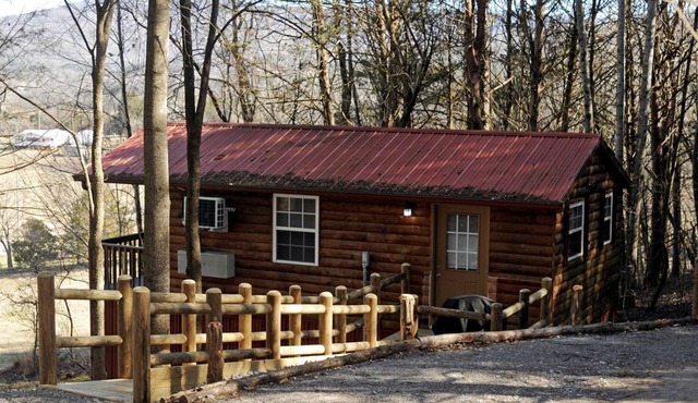 Sparta's Hidden Gem: Unique Views Cabin for an Intimate Escape