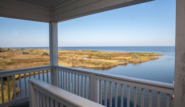 Spartina 3 Bedroom Cottage by RedAwning