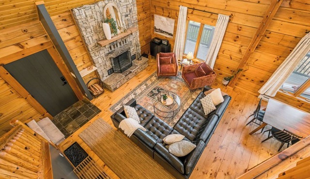 Speakeasy, Bunk Room, Hot Tub, Private 2 acres