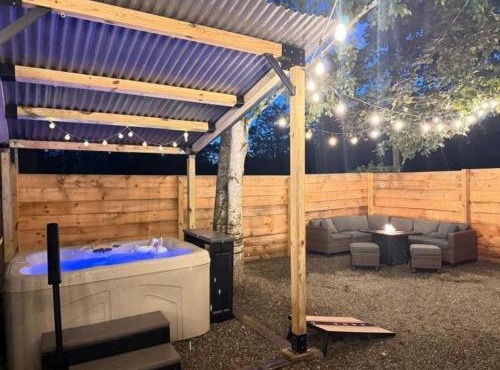 Speakeasy Hot Tub Escape | Pet-Friendly | Hudson NY